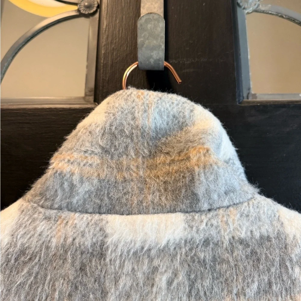 EVEREVE Plaid Shawl Collar Blazer in Gray and White - Picture 7 of 7